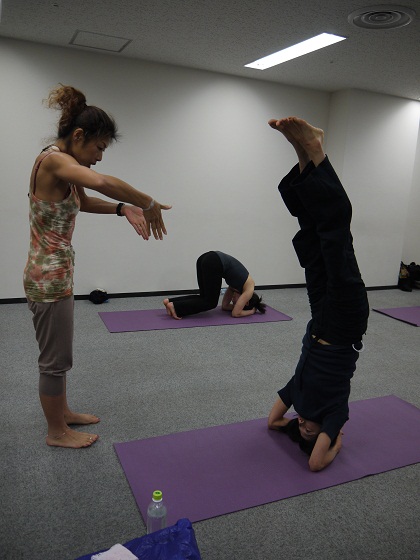 頭立ちのポーズ(シールシャ・アーサナ)