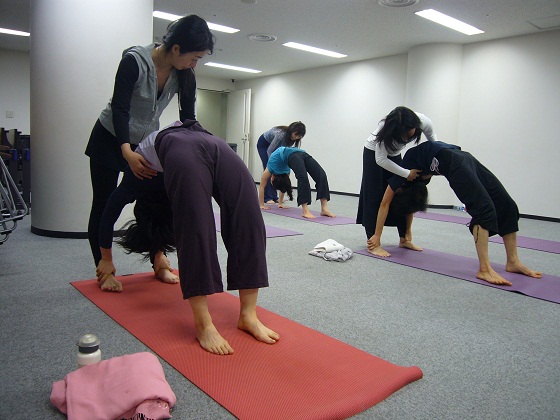 仰向いた弓のポーズ